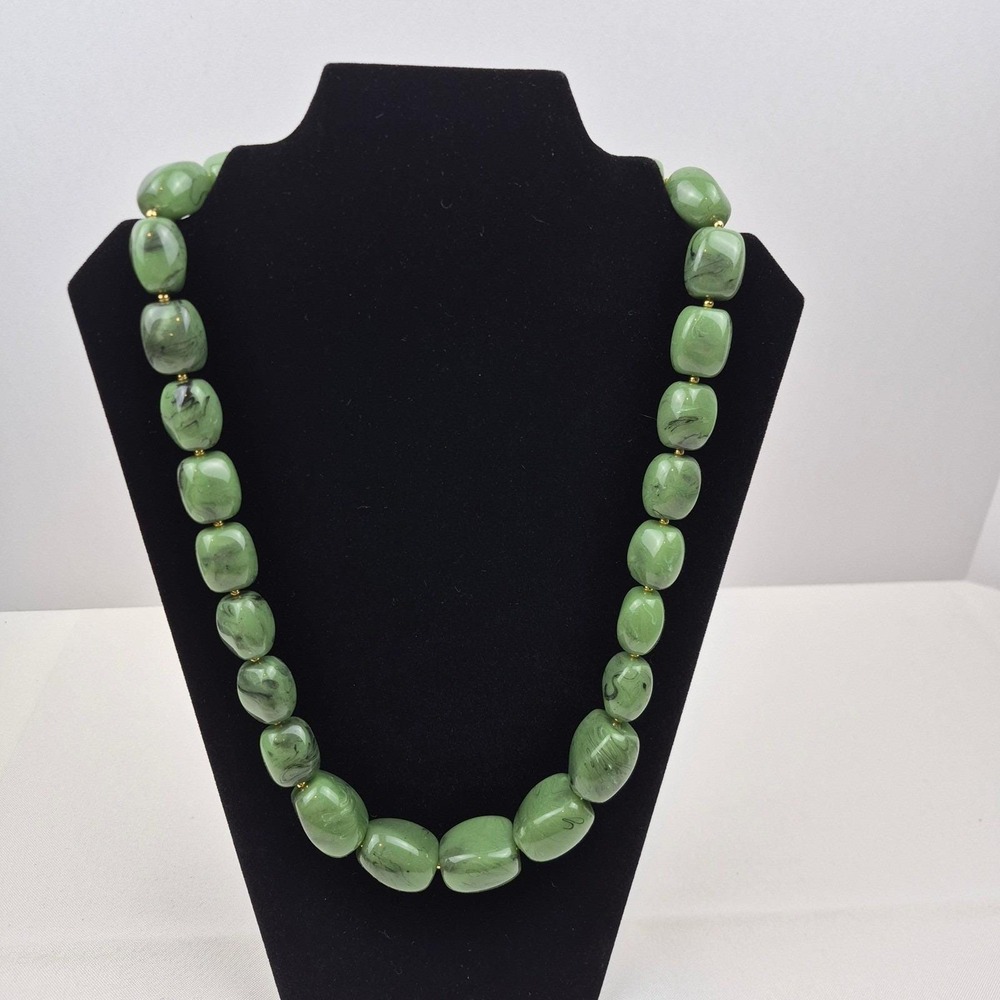 Joan Rivers 25" Bold‎ Green Faux Jade Bead Necklace Graduated Chunky NWOT